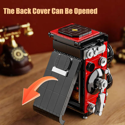 Pendule et caméra rétro en briques de construction