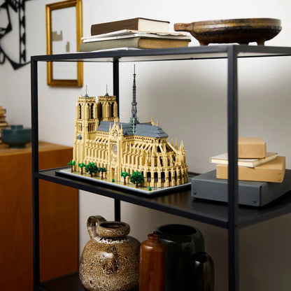 Cathédrale Notre-Dame de Paris en briques de construction